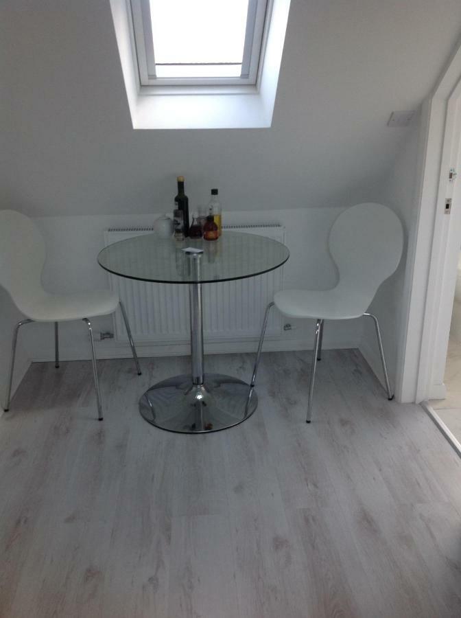 Number Forty One Bed & Breakfast Hillingdon Dış mekan fotoğraf